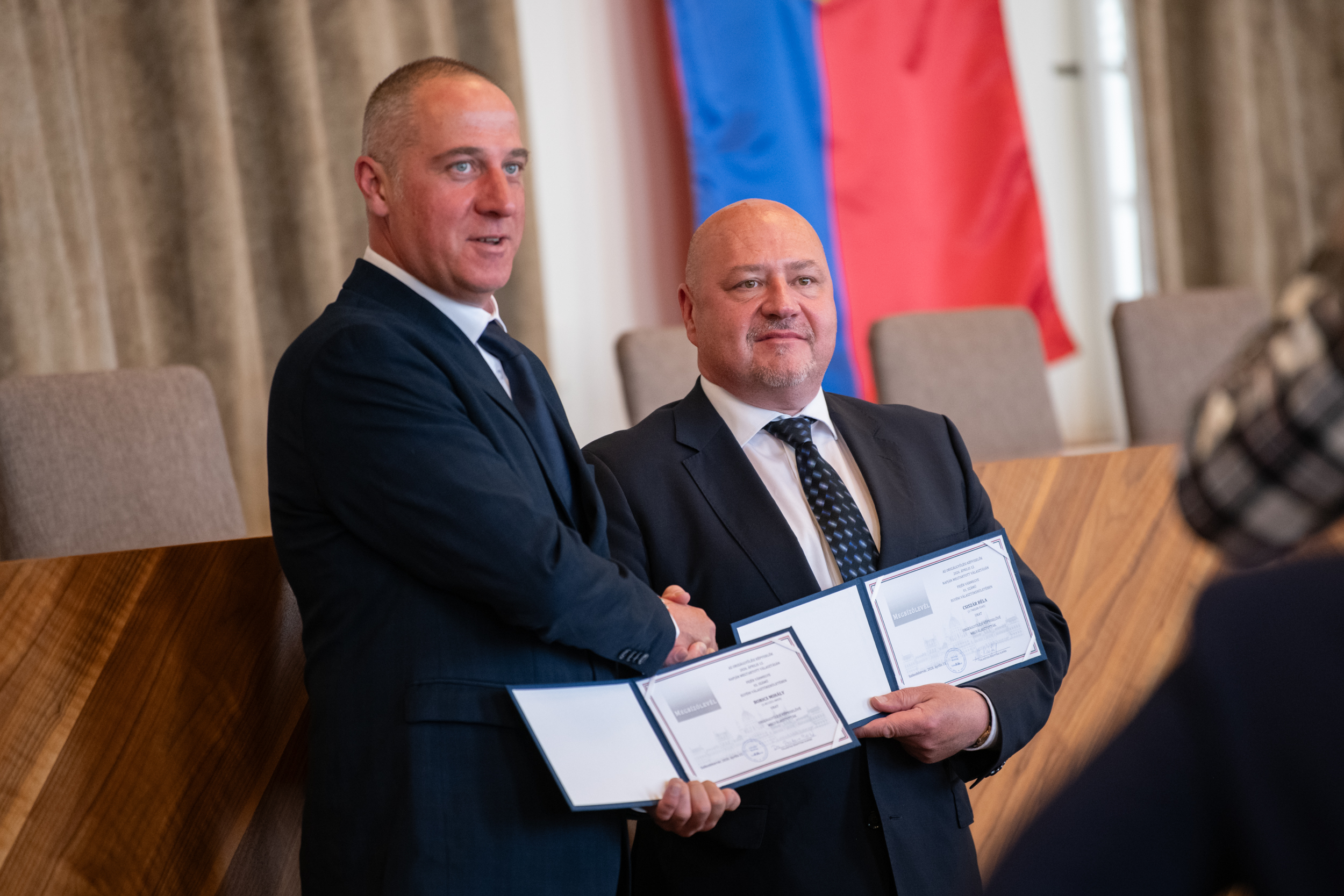 A Városházán vette át megbízólevelét Székesfehérvár két új országgyűlési képviselője, Csiszár Béla és Borics Mihály